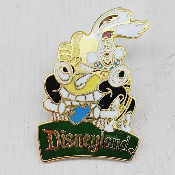 Vintage Disneyland Pin Amblin Who Framed Roger Rabbit Benny the Cab Taxi Gold - Picture 1 of 3